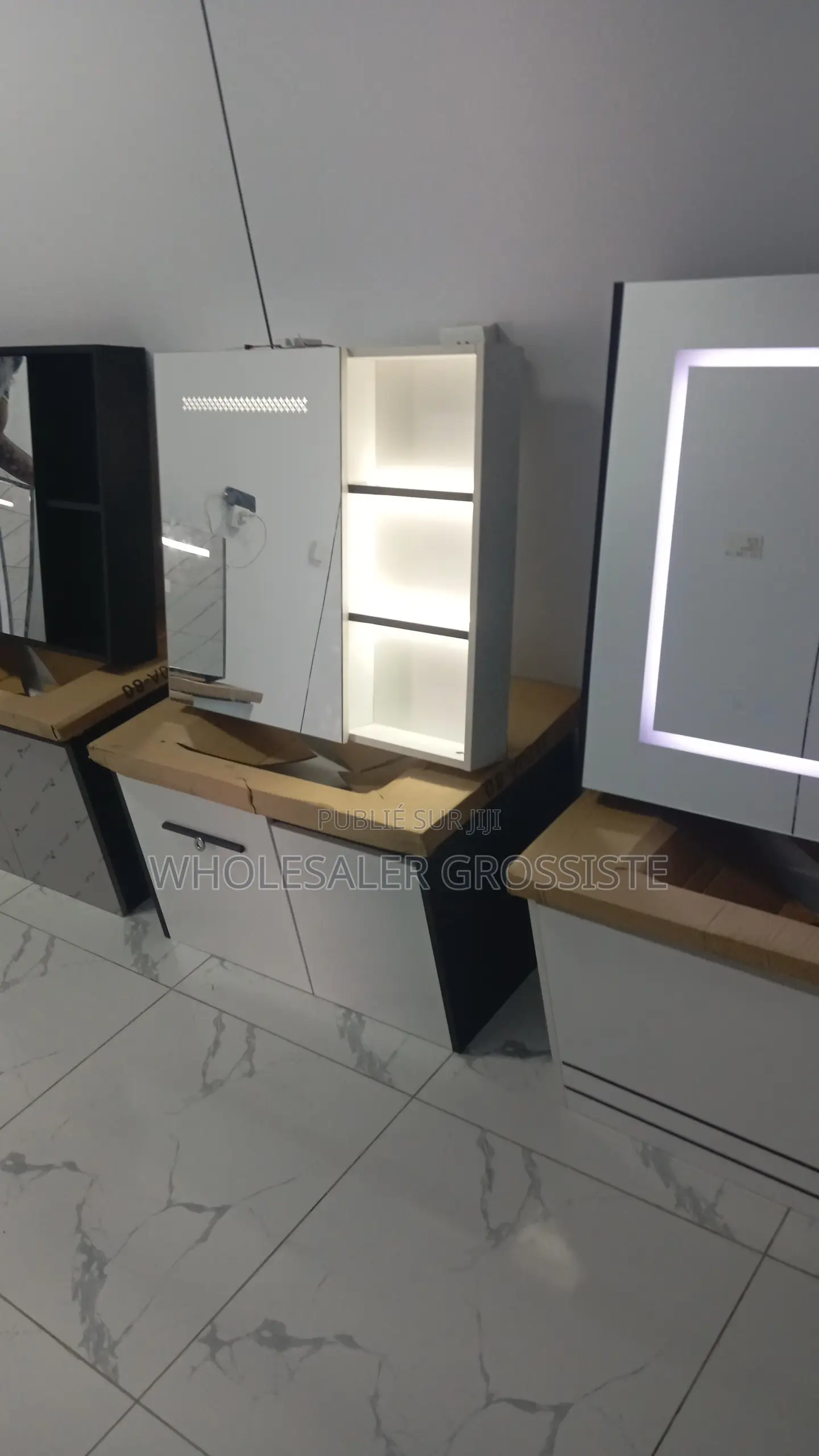 Ensemble Meuble-Lavabo De Salle De Bain Moderne Suspendu.
