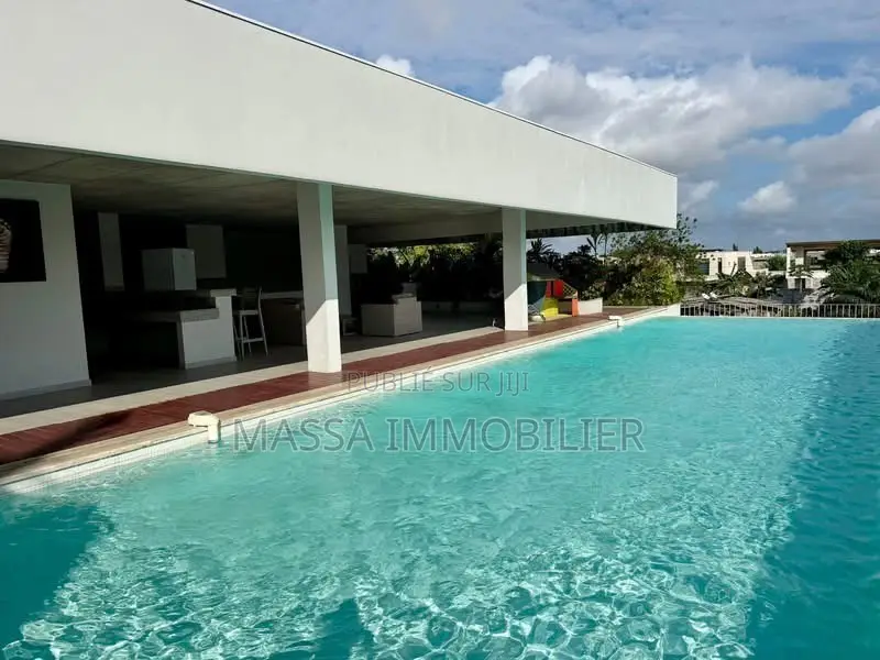3chbre Appartement dans Massa Immobilier, Cocody à Louer