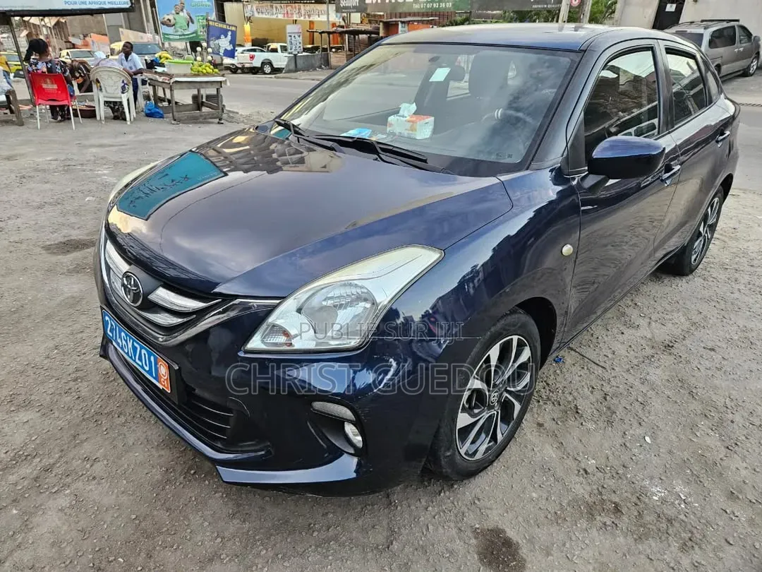 Toyota Starlet 2024 Bleu