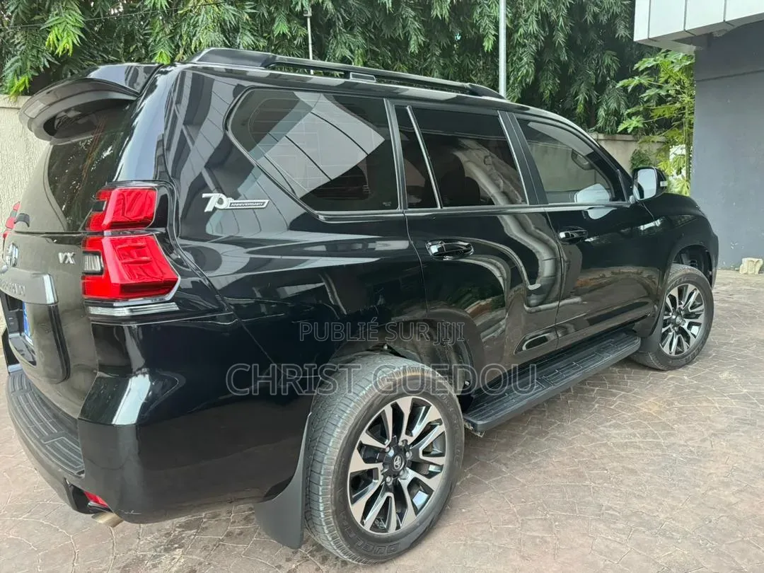 Toyota Land Cruiser Prado 2023 Noir