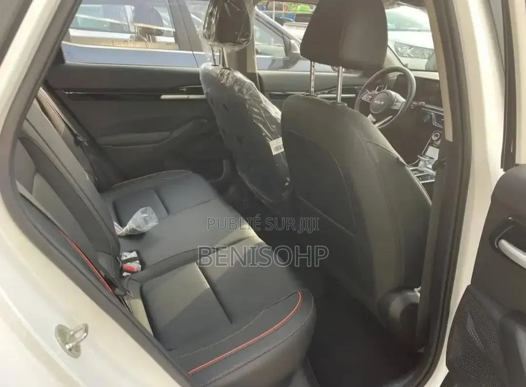 Nouveau Kia Seltos 2026 Blanc cassé