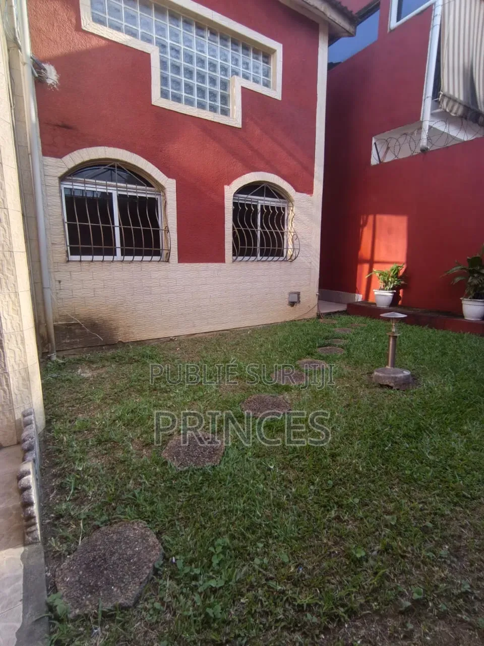 10chbre Duplex dans Prince Immobilier, Cocody à Vendre