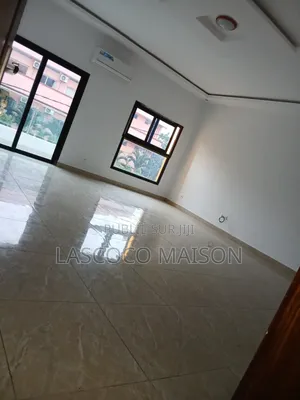 3chbre Appartement dans Lascoco Maison, Cocody à Louer