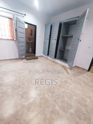 3chbre Villa dans Regis, Cocody à Louer