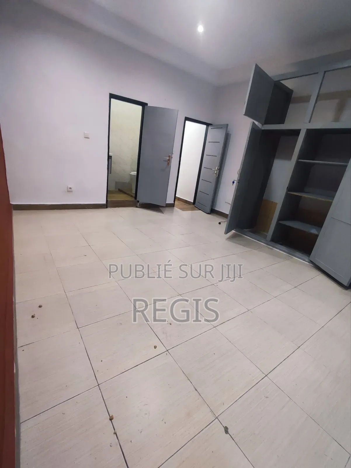 3chbre Villa dans Regis, Cocody à Louer