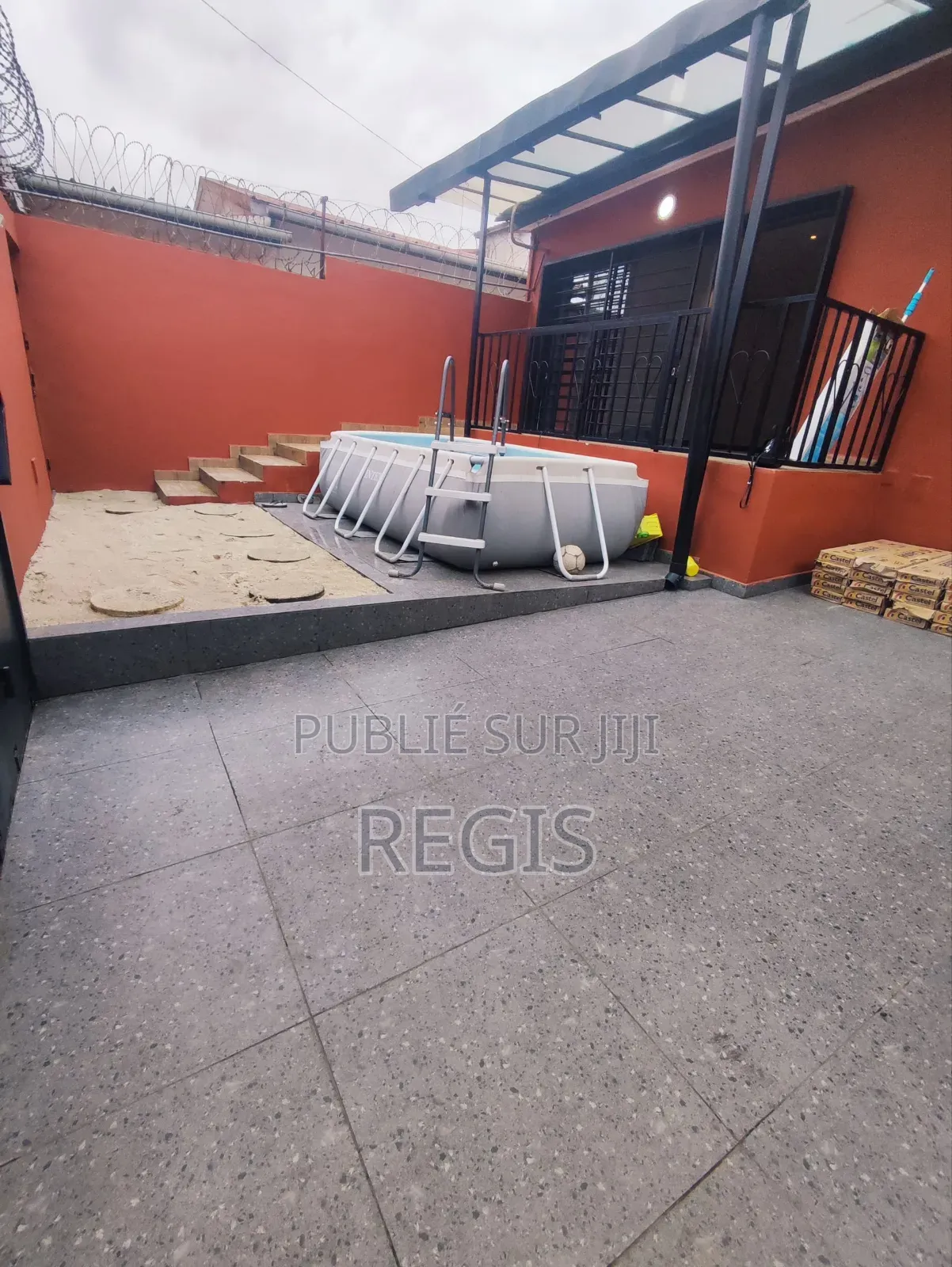 3chbre Villa dans Regis, Cocody à Louer