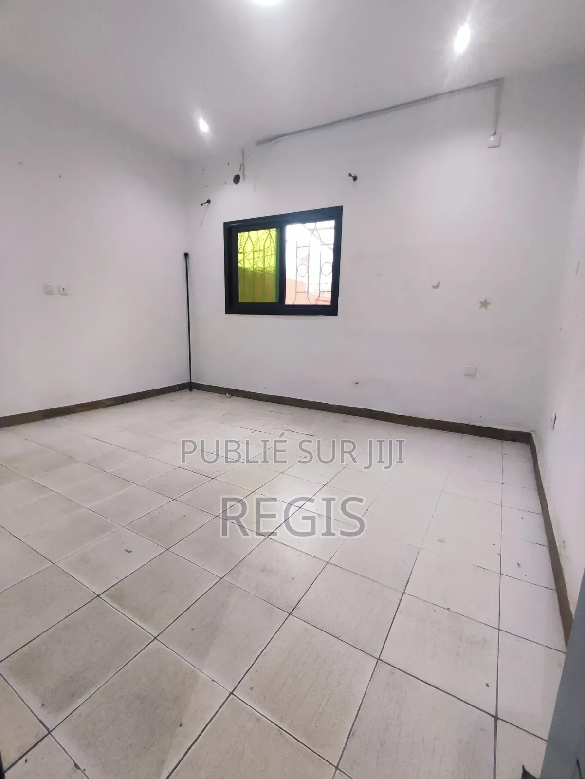 3chbre Villa dans Regis, Cocody à Louer