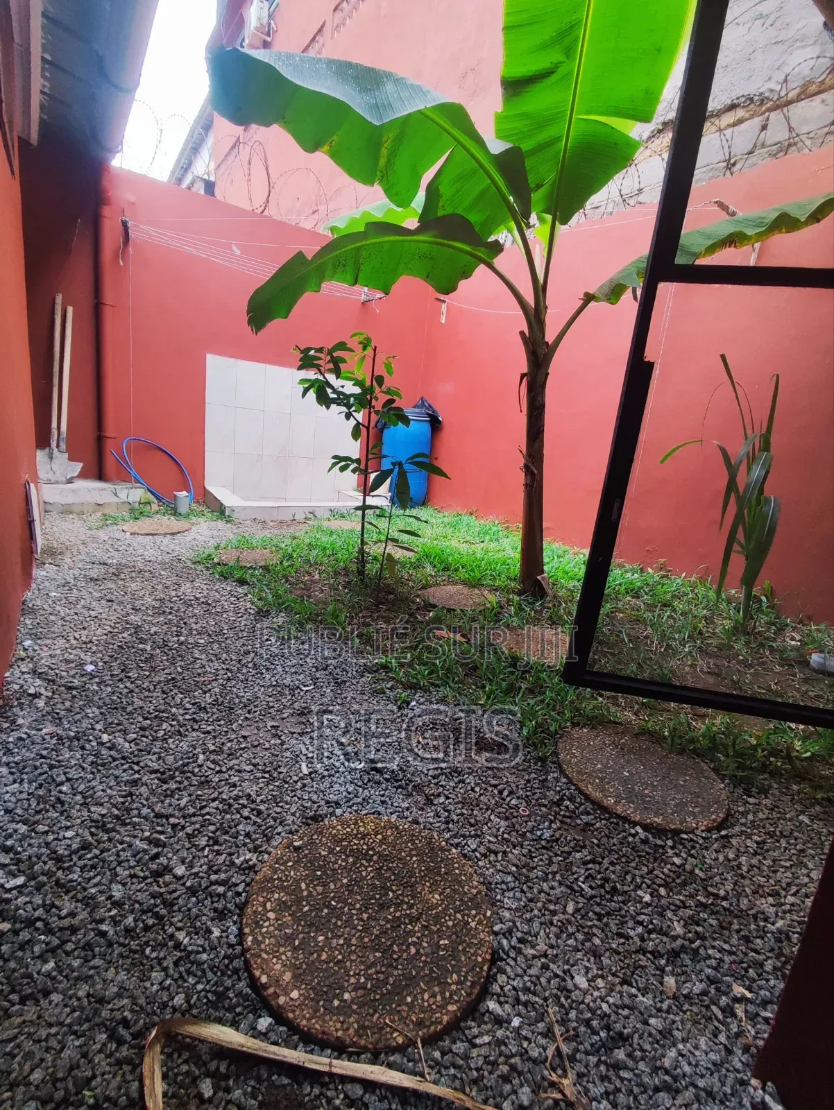 3chbre Villa dans Regis, Cocody à Louer