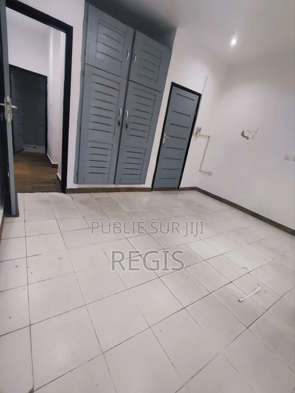 3chbre Villa dans Regis, Cocody à Louer