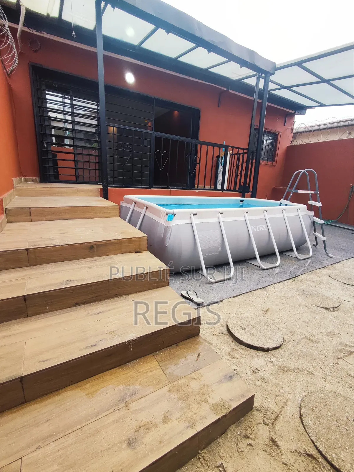 3chbre Villa dans Regis, Cocody à Louer