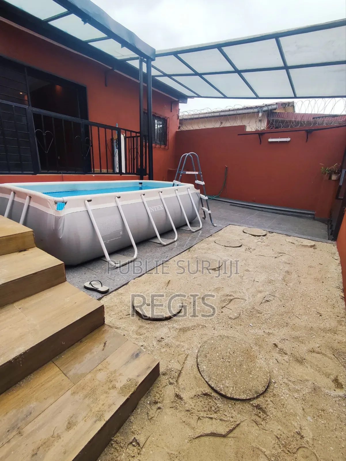 3chbre Villa dans Regis, Cocody à Louer