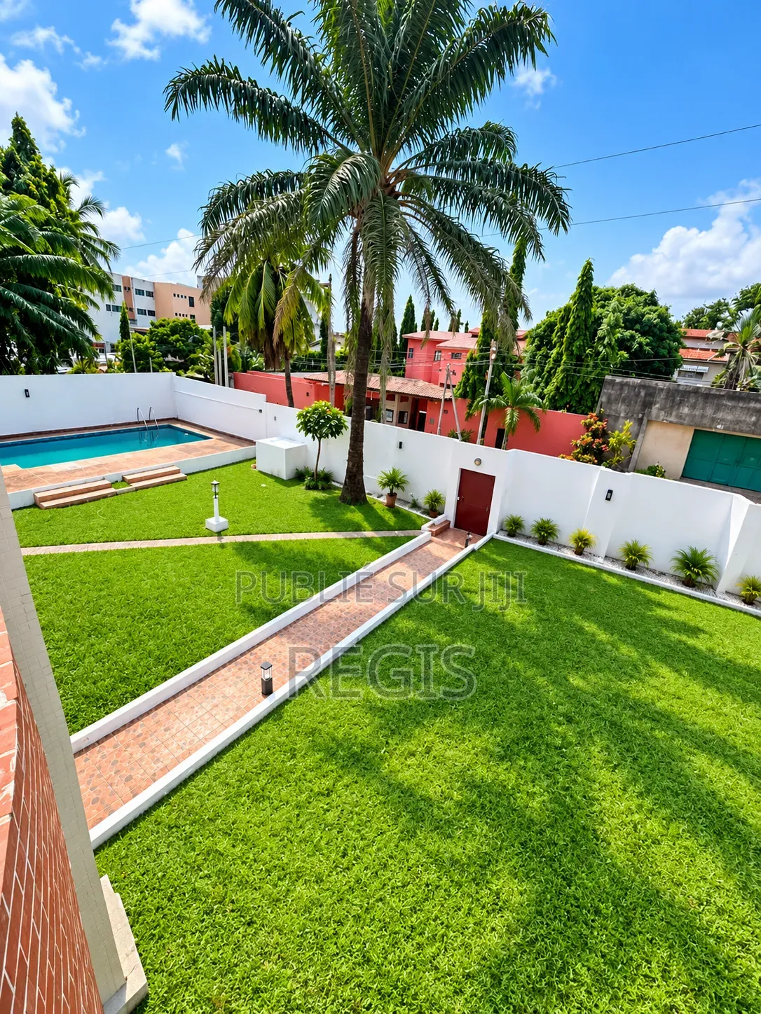 11chbre Duplex dans Regis, Cocody à Louer