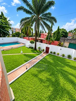 11chbre Duplex dans Regis, Cocody à Louer
