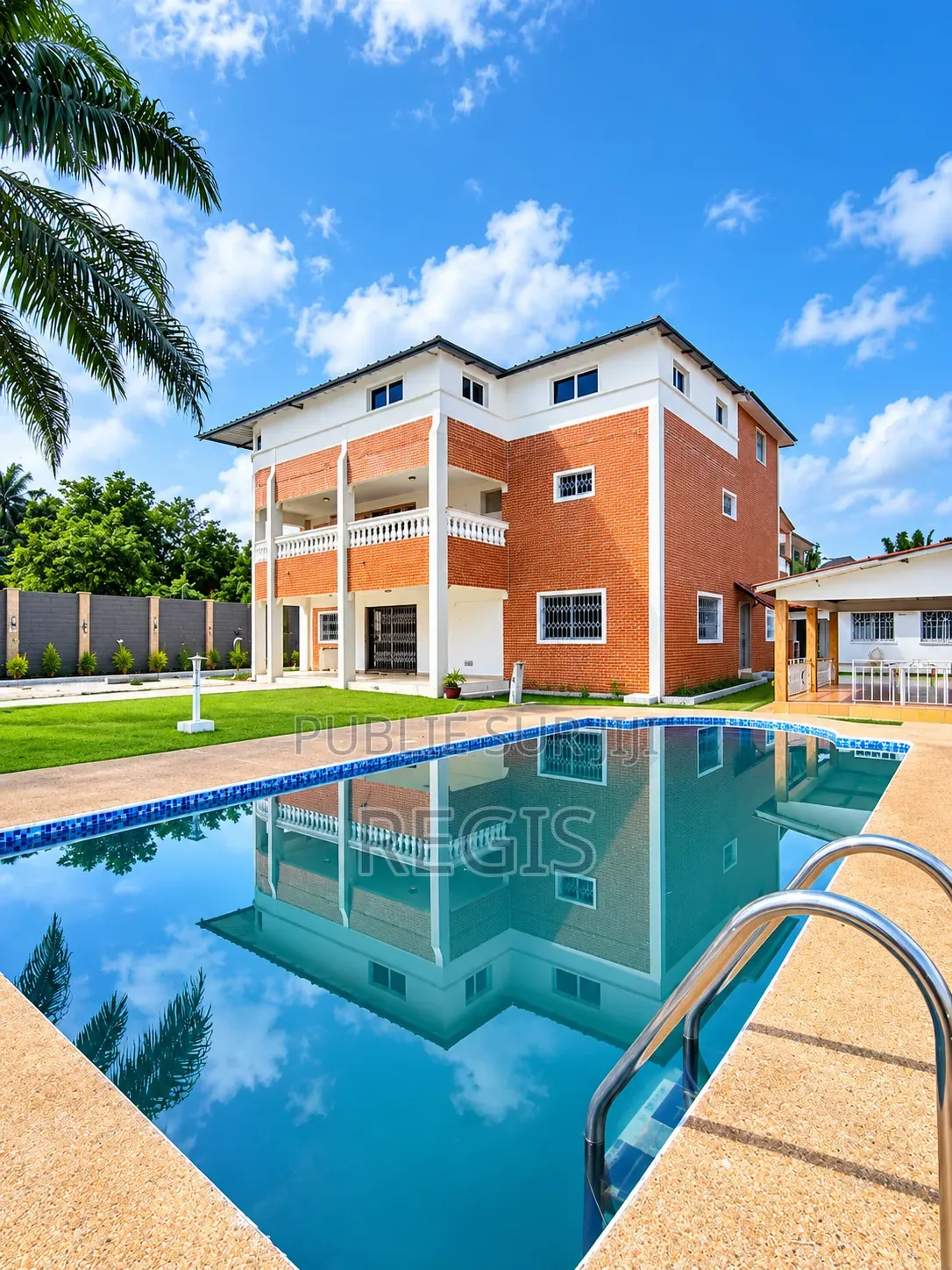 11chbre Duplex dans Regis, Cocody à Louer
