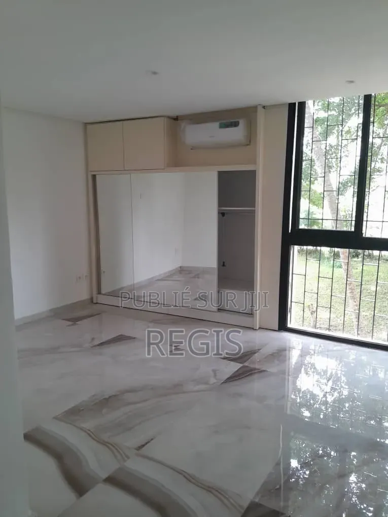 4chbre Appartement dans Regis, Cocody à Louer