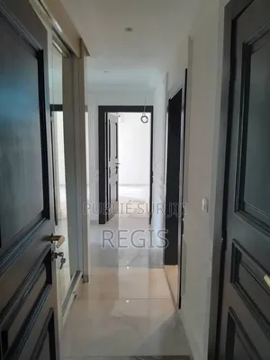 4chbre Appartement dans Regis, Cocody à Louer