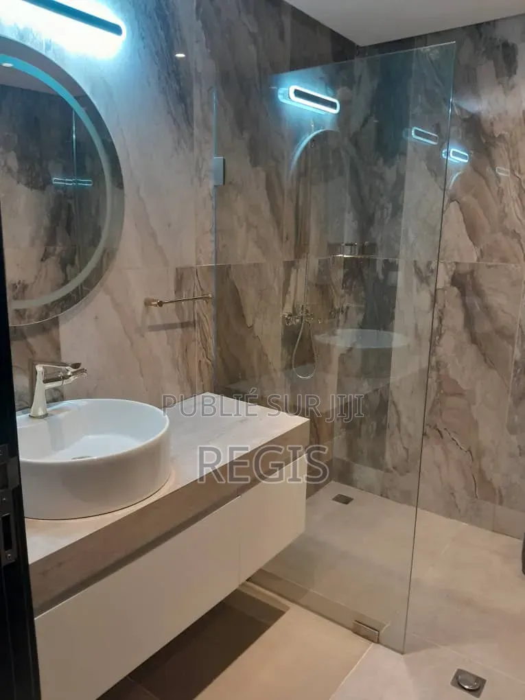 4chbre Appartement dans Regis, Cocody à Louer