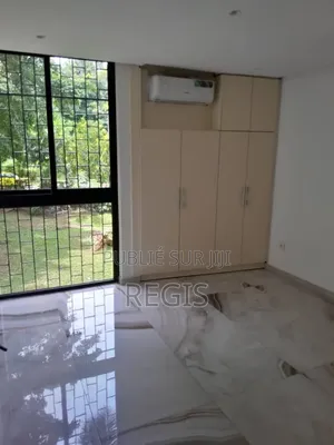 4chbre Appartement dans Regis, Cocody à Louer