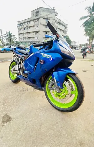 Honda CBR 2024 Bleu