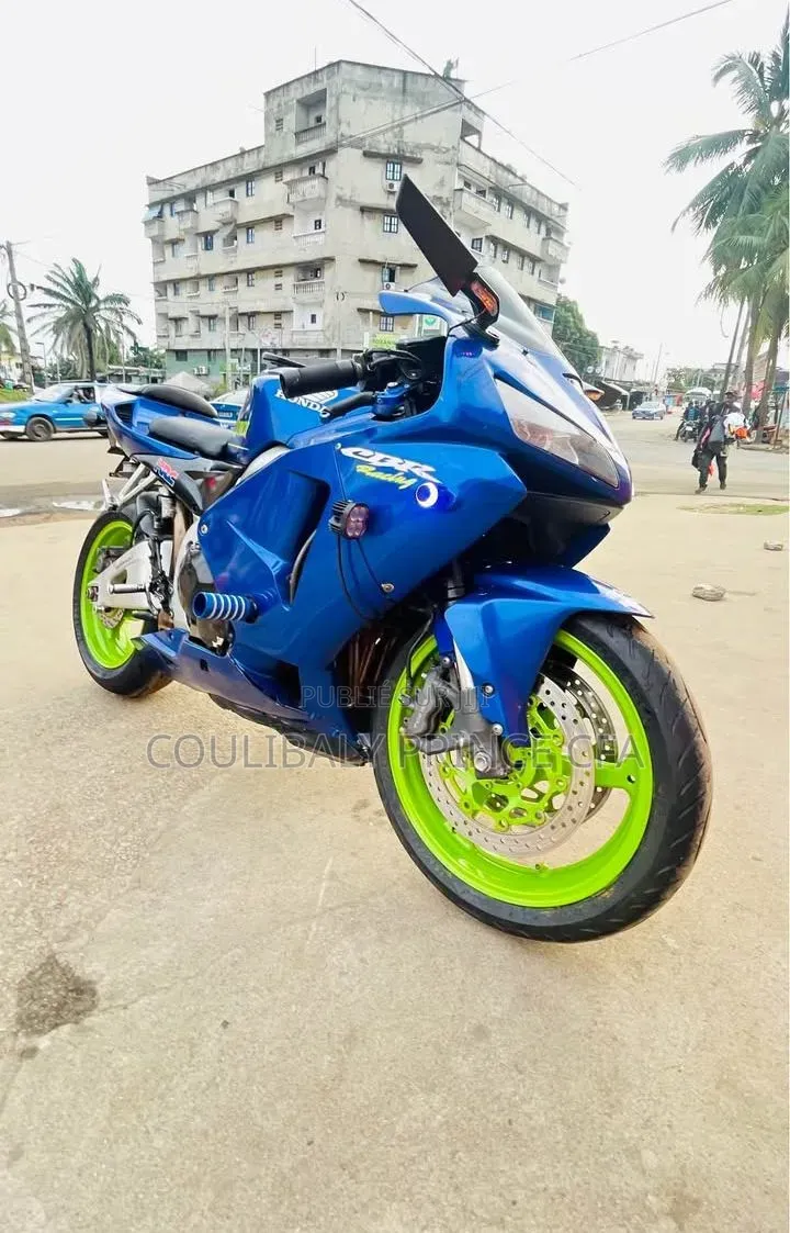 Honda CBR 2024 Bleu