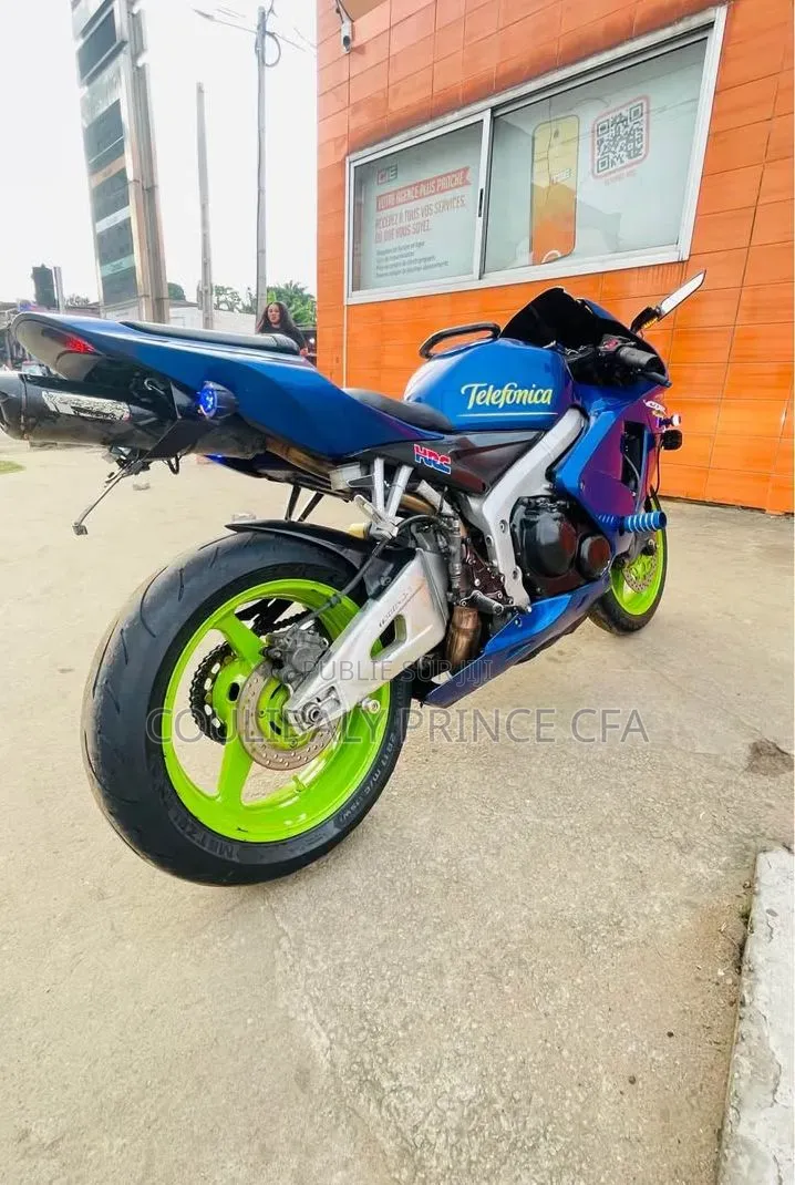 Honda CBR 2024 Bleu