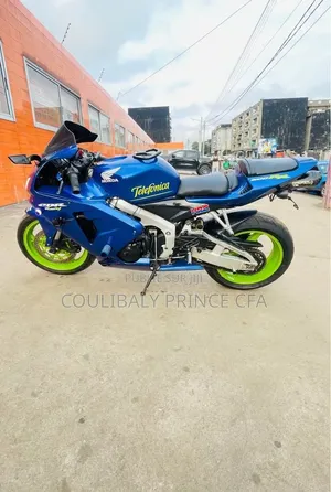 Honda CBR 2024 Bleu
