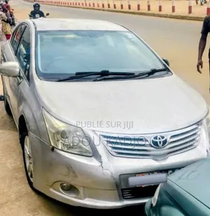 Toyota Avensis 2.0 Advanced 2012 Gris