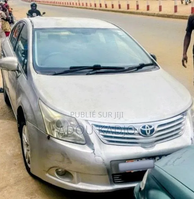 Toyota Avensis 2.0 Advanced 2012 Gris