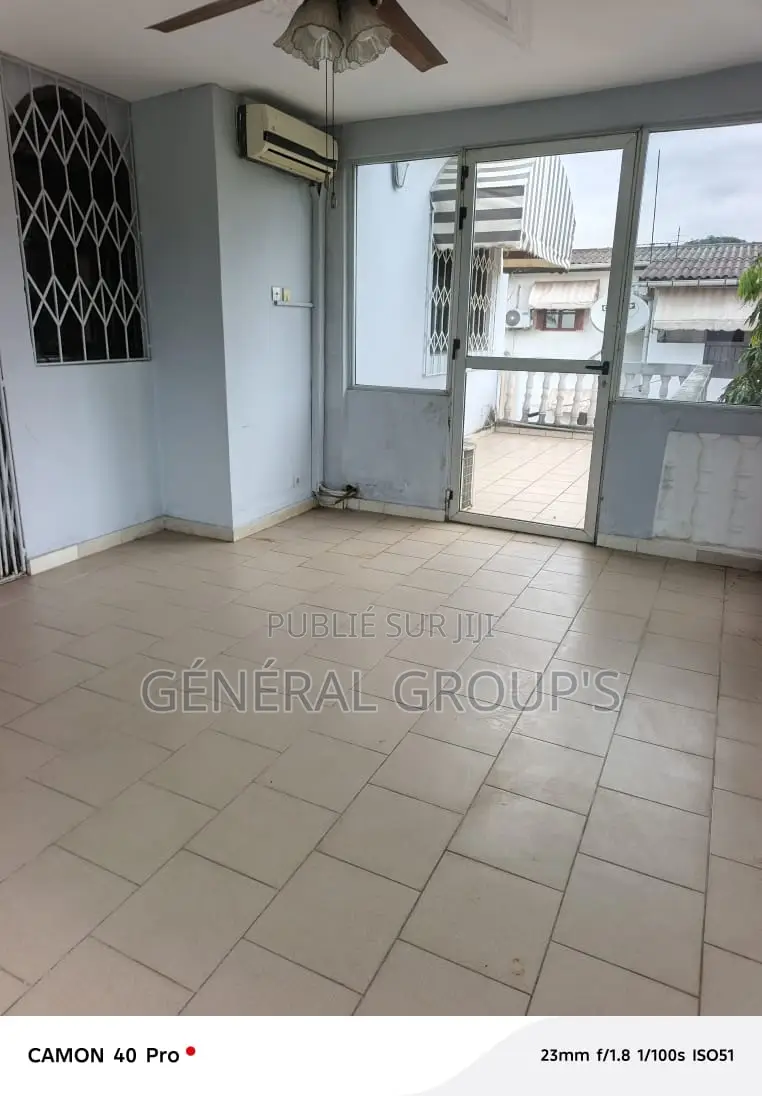 4chbre Appartement partagé dans Boga Hugues, Cocody à Louer