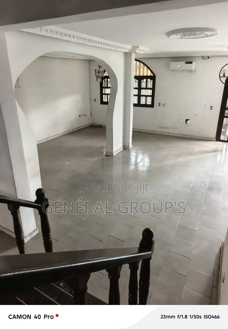4chbre Appartement partagé dans Boga Hugues, Cocody à Louer