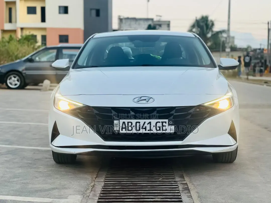 Hyundai Elantra Limited 2022 Blanc