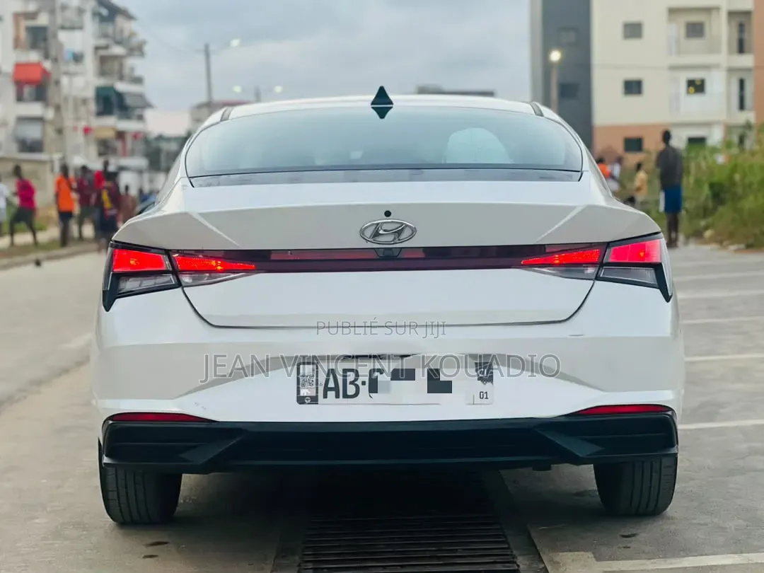 Hyundai Elantra Limited 2022 Blanc
