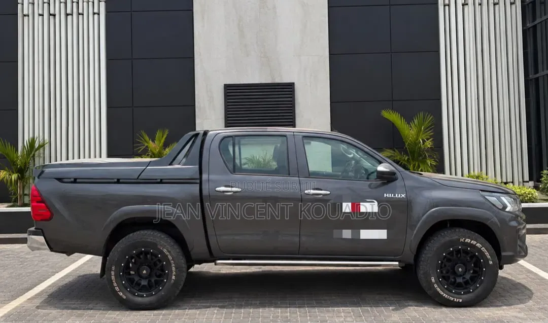 Toyota Hilux SR 4x4 2018 Noir