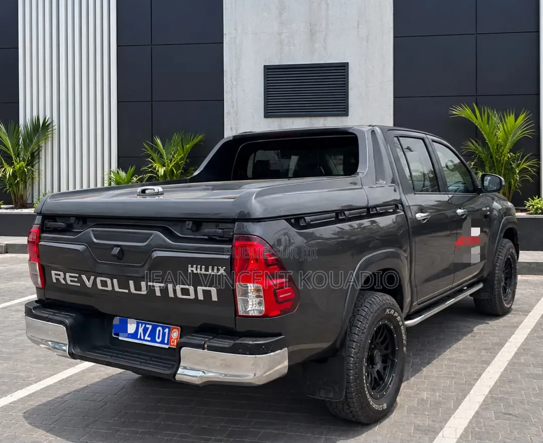 Toyota Hilux SR 4x4 2018 Noir