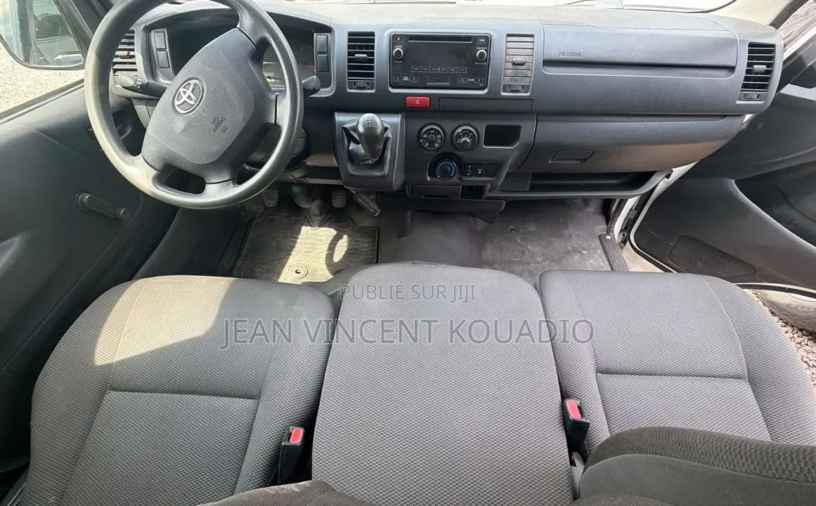 Toyota HiAce 2022 Blanc