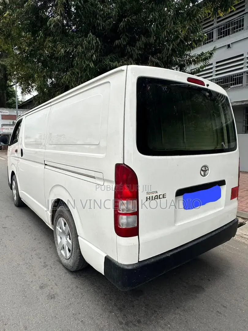 Toyota HiAce 2022 Blanc