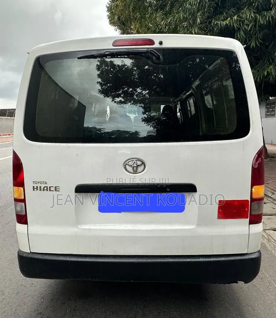 Toyota HiAce 2022 Blanc
