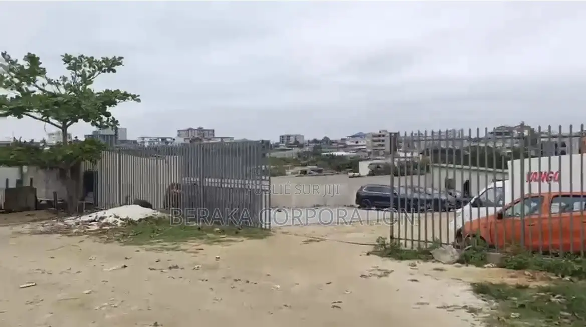 À VENDRE – DJOROGOBITÉ 1 en Bordure D’une Voie Perpendiculaire À