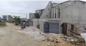 À VENDRE – DJOROGOBITÉ 1 en Bordure D’une Voie Perpendiculaire À