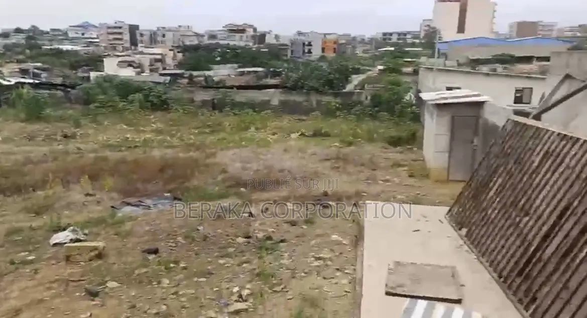 À VENDRE – DJOROGOBITÉ 1 en Bordure D’une Voie Perpendiculaire À