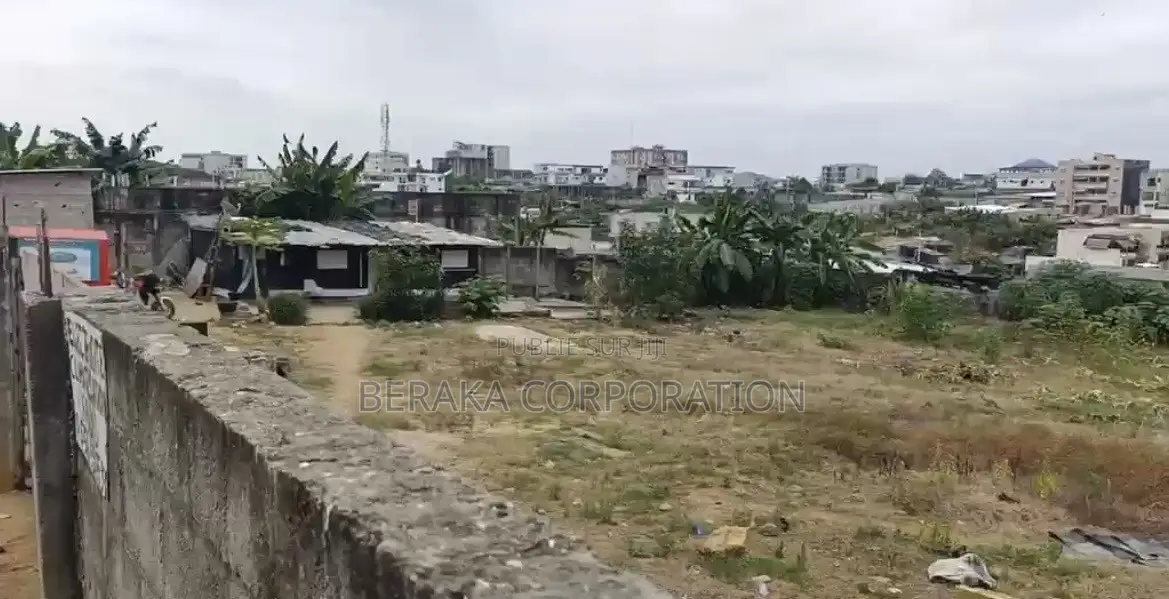 À VENDRE – DJOROGOBITÉ 1 en Bordure D’une Voie Perpendiculaire À