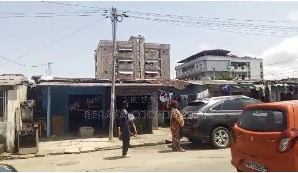 BAIL – ADJAMÉ DALLAS 400 M2 | Bordure Voie Principale, Axe Platea