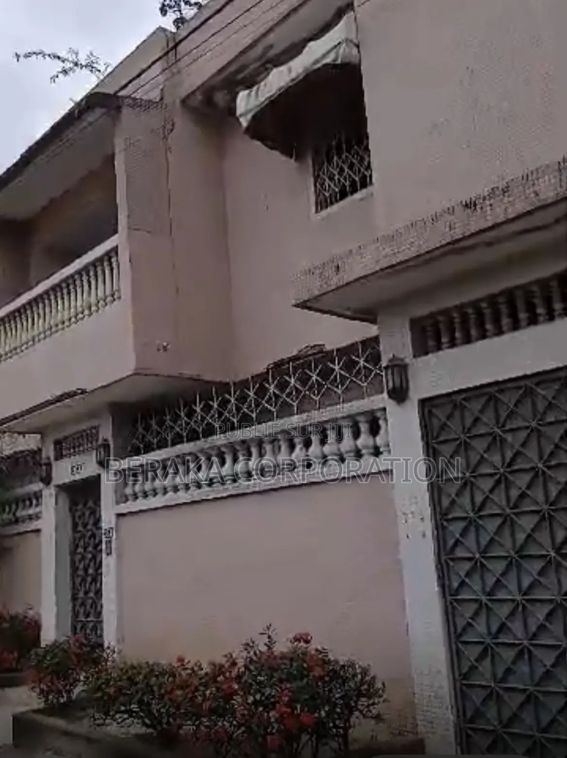12chbre Duplex dans Beraka Corporation, Cocody à Vendre