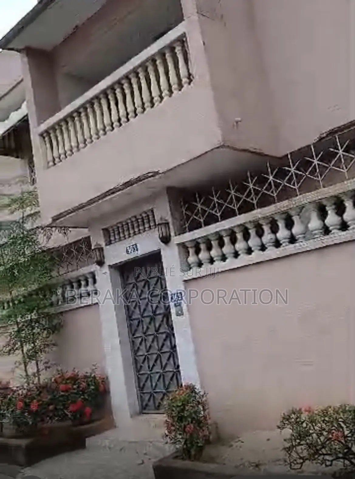 12chbre Duplex dans Beraka Corporation, Cocody à Vendre