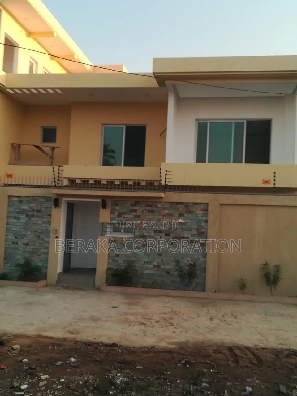 12chbre Duplex dans Beraka Corporation, Cocody à Vendre