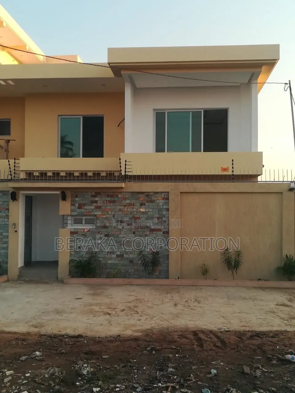 12chbre Duplex dans Beraka Corporation, Cocody à Vendre