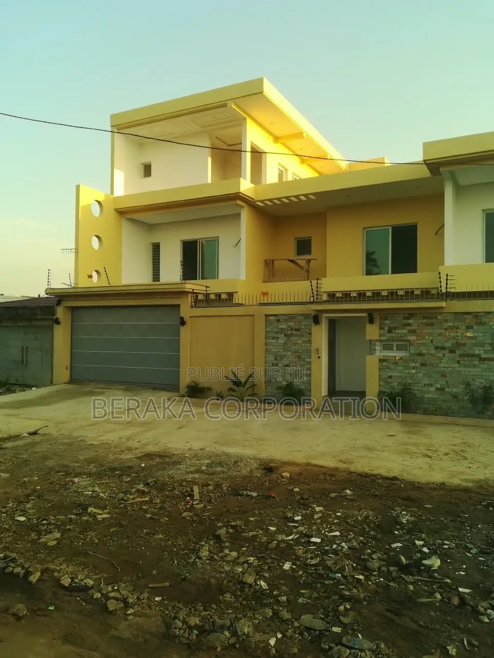 12chbre Duplex dans Beraka Corporation, Cocody à Vendre