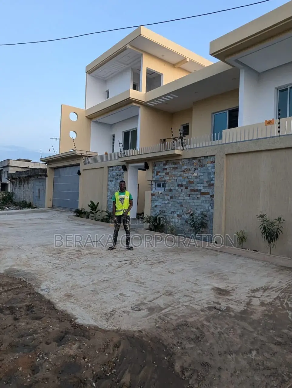 12chbre Duplex dans Beraka Corporation, Cocody à Vendre