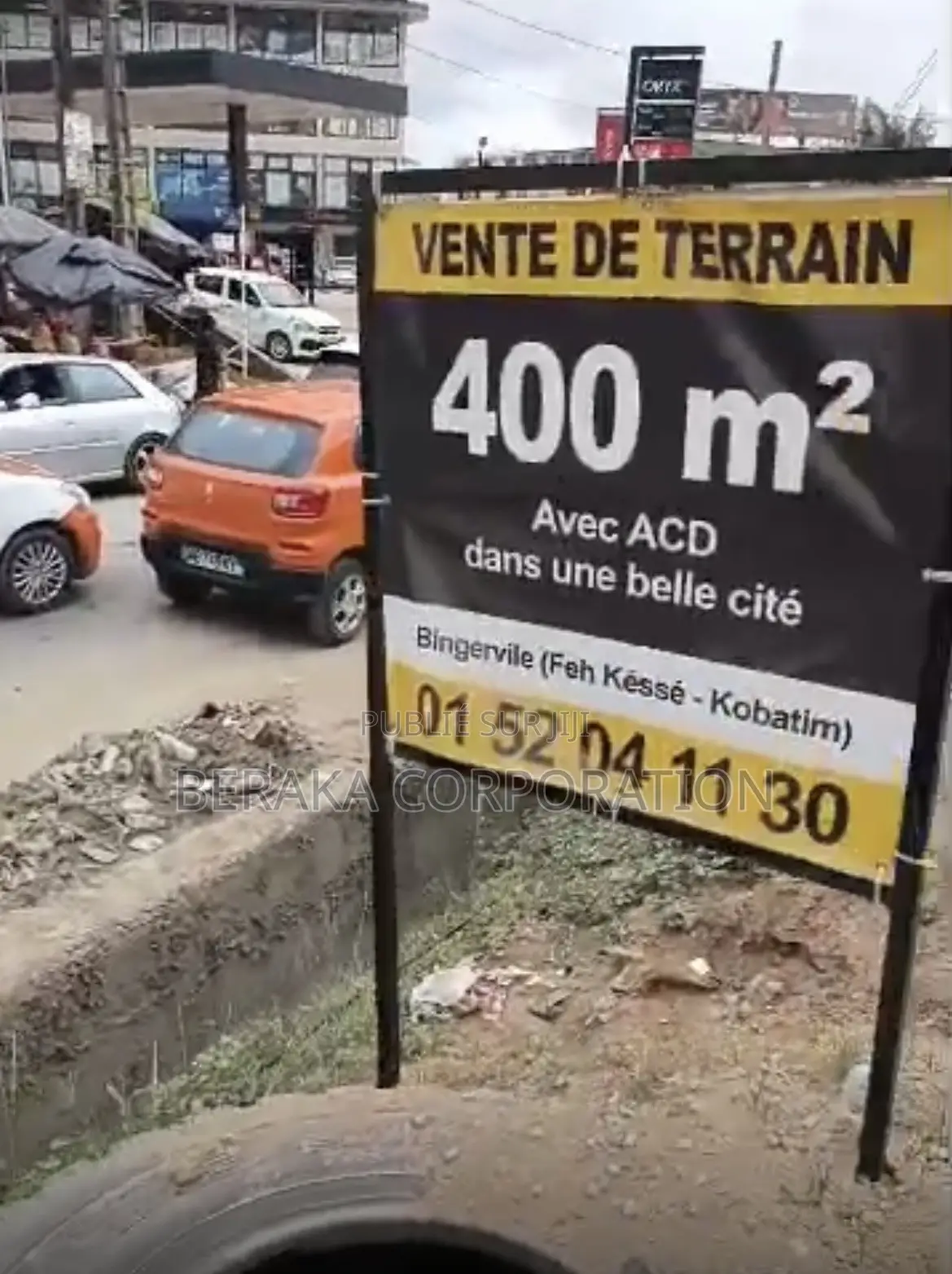 PARTENARIAT – FÊH KESSÉ Bordure Voie Bitumée, Devant Cité Grâce