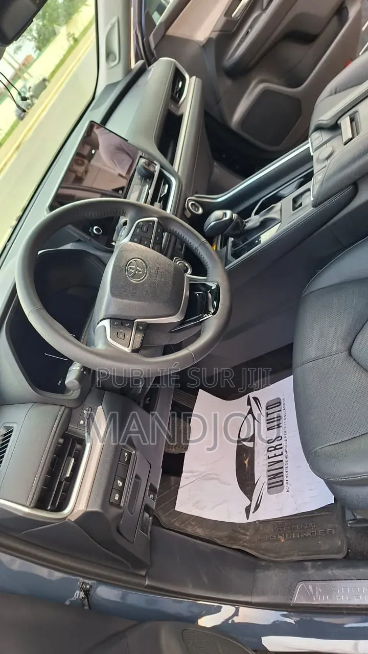 Nouveau Toyota Grand Highlander 2026 Bleu